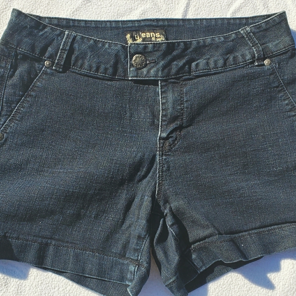 d. Jeans mid rise shorts